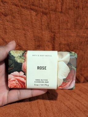 Bath & Body Works Rose Shea Butter Cleansing Bar - Pink, White, Green